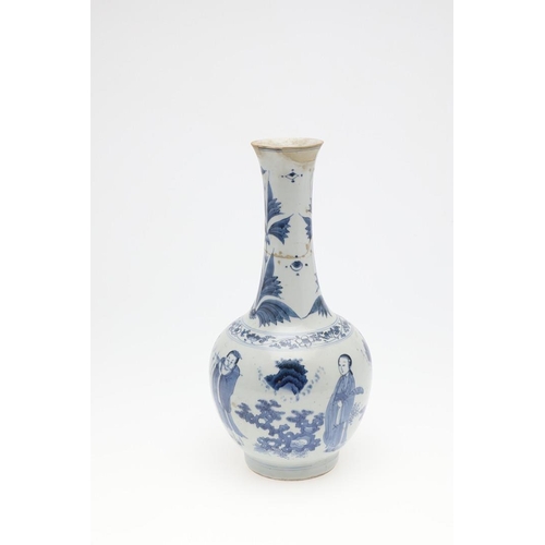 952 - 17THC CHINESE BLUE & WHITE VASE. A transitional porcelain blue and white vase, the bottle shaped vas... 