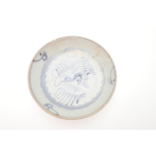 953 - CHINESE TEK SING CARGO CERAMICS. Five various Tek Sing cargo items including a large blue and white ... 