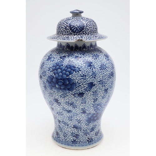 954 - LARGE CHINESE KANGXI BLUE & WHITE JAR & COVER. A Kangxi period (1662-1722) large baluster shaped jar... 