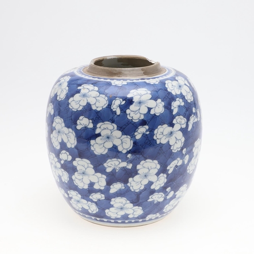 958 - CHINESE BLUE & WHITE GINGER JAR - KANGXI. Kangxi period (1662-1722), a large ginger jar painted with... 