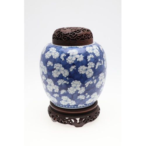 958 - CHINESE BLUE & WHITE GINGER JAR - KANGXI. Kangxi period (1662-1722), a large ginger jar painted with... 