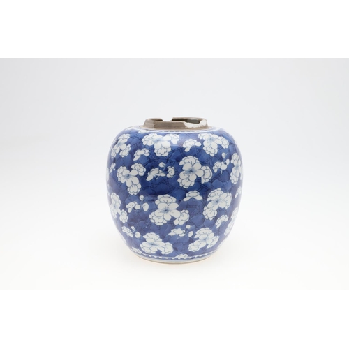 958 - CHINESE BLUE & WHITE GINGER JAR - KANGXI. Kangxi period (1662-1722), a large ginger jar painted with... 