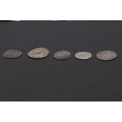 1033 - A COLLECTION OF HAMMERED SILVER PENNIES RICHARD I AND LATER. A Richard I short cross penny, A Richar... 