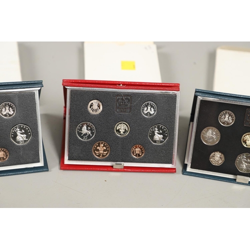 1194 - A COLLECTION OF ROYAL MINT ANNUAL COIN SETS 17 SETS. A collection of Royal Mint year sets: uncircula... 