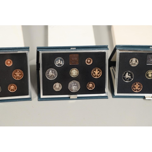 1194 - A COLLECTION OF ROYAL MINT ANNUAL COIN SETS 17 SETS. A collection of Royal Mint year sets: uncircula... 