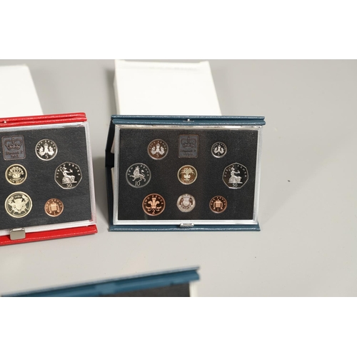 1194 - A COLLECTION OF ROYAL MINT ANNUAL COIN SETS 17 SETS. A collection of Royal Mint year sets: uncircula... 