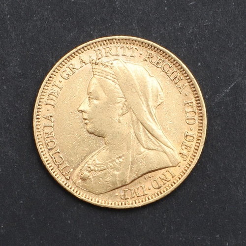 1231 - A QUEEN VICTORIAN SOVEREIGN, 1895. A Queen Victoria Sovereign, old veiled bust l. reverse with Georg... 