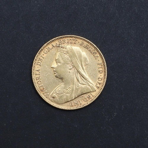 1236 - A VICTORIAN SOVEREIGN, 1900. A Queen Victoria Sovereign, old veiled bust l. St George and the Dragon... 