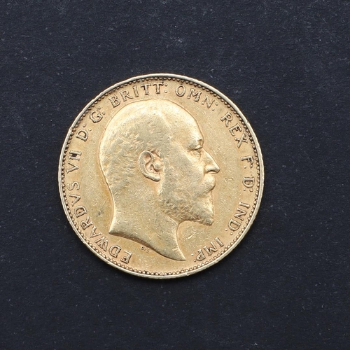 1241 - AN EDWARD VII SOVEREIGN, 1904. An Edward VII  Sovereign, bare head r. Reverse with St George and the... 