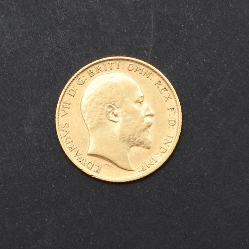 1243 - AN EDWARD VII HALF SOVEREIGN, 1904. An Edward VII  Half Sovereign, bare headr. Reverse with St Georg... 