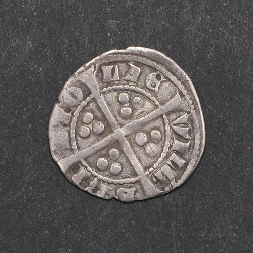 725 - AN EDWARD I (1272-1307). HAMMERED SILVER PENNY. An Edward I long cross penny, facing crowned portrai... 