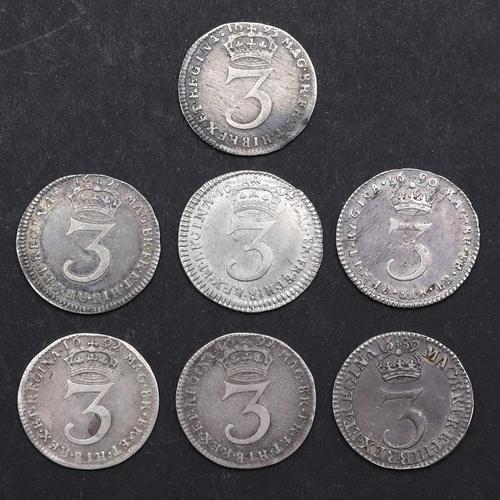 754 - A COLLECTION OF WILLIAM AND MARY THREEPENCE, 1689 AND LATER. A collection of William and Mary threep... 