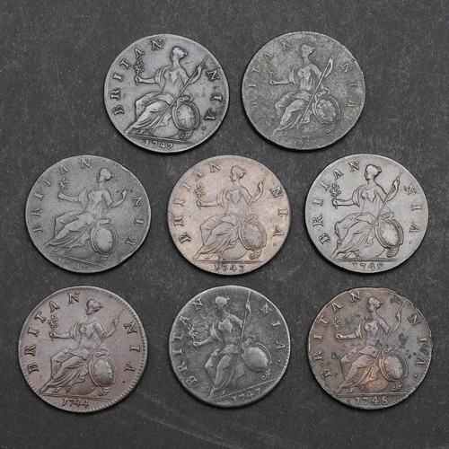 781 - A COLLECTION OF GEORGE II HALFPENCE 1740 AND LATER. A collection of George II halfpence, old laureat... 