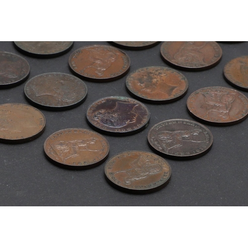 824 - A COLLECTION OF EARLY QUEEN VICTORIA FARTHINGS 1838 AND LATER. A collection of Queen Victoria farthi... 