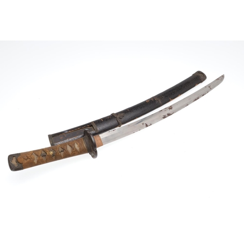 106 - A JAPANESE WAKIZASHI SHORT SWORD IN LACQUERED SCABBARD. With a 39cm curved pointed blade with sharpe... 