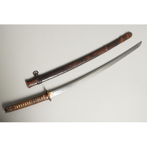 107 - A SECOND WORLD WAR JAPANESE SHIN GUNTO SWORD AND SCABBARD. With a 73cm pointed, single edged blade ,... 