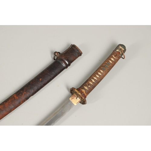 107 - A SECOND WORLD WAR JAPANESE SHIN GUNTO SWORD AND SCABBARD. With a 73cm pointed, single edged blade ,... 