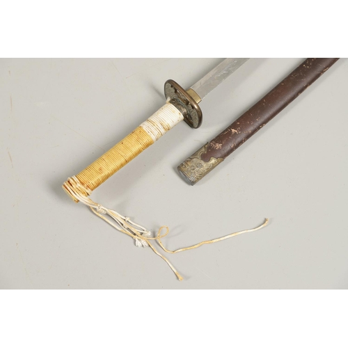 108 - A MID 20TH CENTURY JAPANNESE SWORD AND SCABBARD. A mid 20th century Japanese sword with a 70cm sharp... 