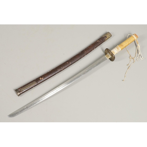 108 - A MID 20TH CENTURY JAPANNESE SWORD AND SCABBARD. A mid 20th century Japanese sword with a 70cm sharp... 