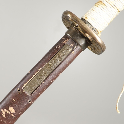 108 - A MID 20TH CENTURY JAPANNESE SWORD AND SCABBARD. A mid 20th century Japanese sword with a 70cm sharp... 