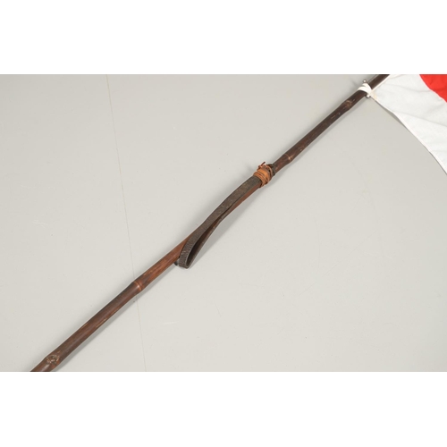 115 - An 1885 PATTERN CAVALRY LANCE WITH PENNON. A lance, the three edged pointed tip marked S 1/25, on a ... 