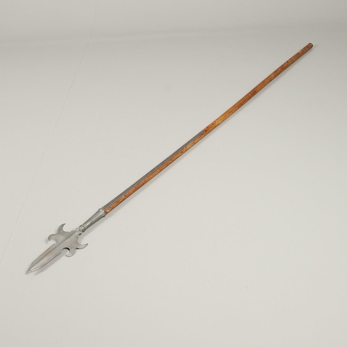 118 - AN AMERICAN REVOLUTIONARY PERIOD FRENCH OR GERMAN N.C.O's  PARTISAN OR HALBERD. With a tapering poin... 