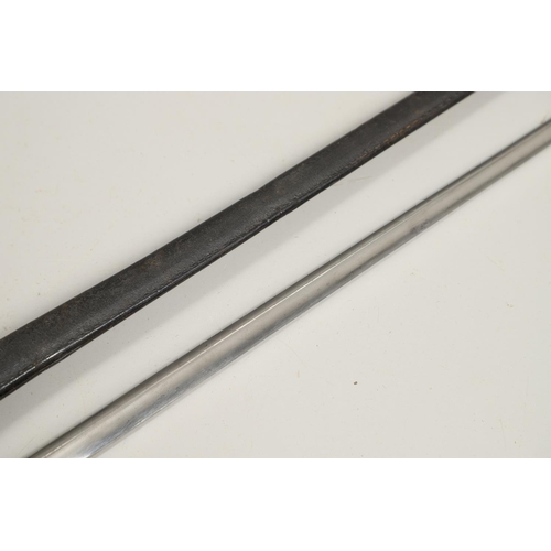 124 - A 19TH/20TH CENTURY SOCKET BAYONET AND SCABBARD. With a 55cm triform tapering blade with pointed end... 