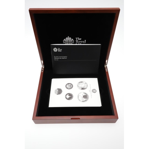 950 - A ROYAL MINT PREMIUM PROOF COIN SET, 2015. A 2015 14 coin Premium proof coin set, in presentation Ro... 