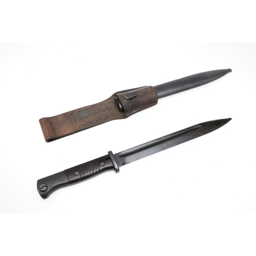 134 - A GERMAN 1884/98 BAYONET AND SCABBARD, AND A SPIKE BAYONET. A German 1884/98 pattern bayonet with a ... 