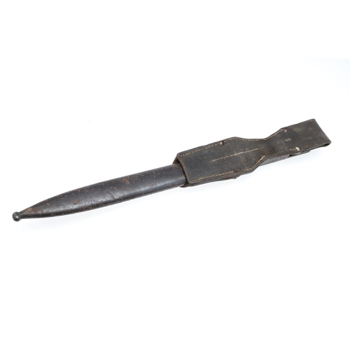 135 - A SECOND WORLD WAR GERMAN 118/98 PATTERN BAYONET AND SCABBARD. With a 25cm pointed, single sided and... 