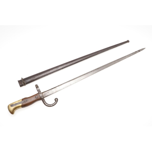 136 - A 19TH CENTURY FRENCH M1874 SWORD BAYONET AND SCABBARD. With a tapering 52cm blade with broad back, ... 