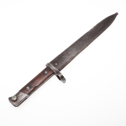 138 - AN AUSTIRAN 1895 PATTERN BAYONET AND SCABBARD. An 1895 Manonlicher bayonet with a 23.5cm pointed, si... 