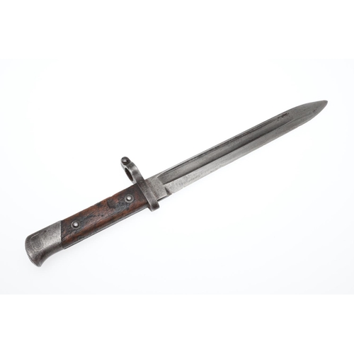 138 - AN AUSTIRAN 1895 PATTERN BAYONET AND SCABBARD. An 1895 Manonlicher bayonet with a 23.5cm pointed, si... 