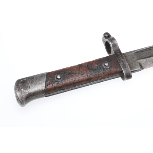 138 - AN AUSTIRAN 1895 PATTERN BAYONET AND SCABBARD. An 1895 Manonlicher bayonet with a 23.5cm pointed, si... 