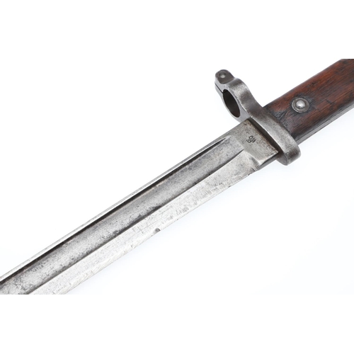 138 - AN AUSTIRAN 1895 PATTERN BAYONET AND SCABBARD. An 1895 Manonlicher bayonet with a 23.5cm pointed, si... 