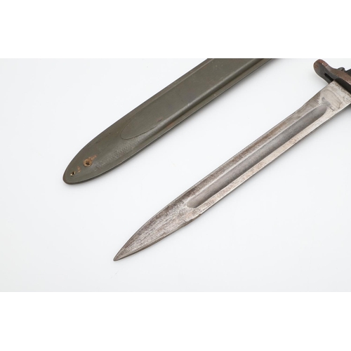 140 - AN AMERICAN 1903 PATTERN BAYONET AND SCABBARD. With a 25cm pointed single edged blade with broad ful... 