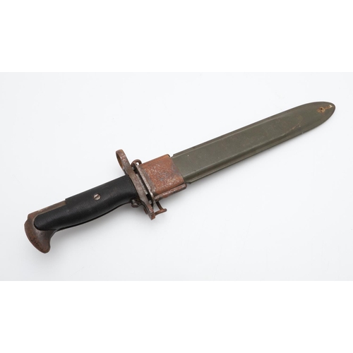 140 - AN AMERICAN 1903 PATTERN BAYONET AND SCABBARD. With a 25cm pointed single edged blade with broad ful... 