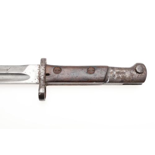 145 - A FIRST WORLD WAR 1907 PATTERN BAYONET AND SCABBARD. With a 25cm pointed single edged fullered blade... 