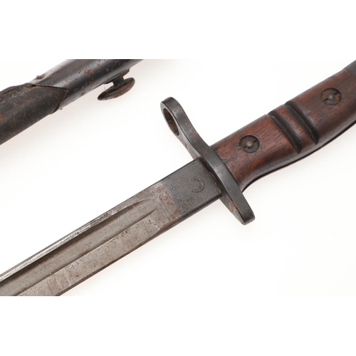 148 - A FIRST WORLD WAR REMINGTON 1913 PATTERN BAYONET AND A SIMILAR KUKRI. With a 43cm pointed and fuller... 