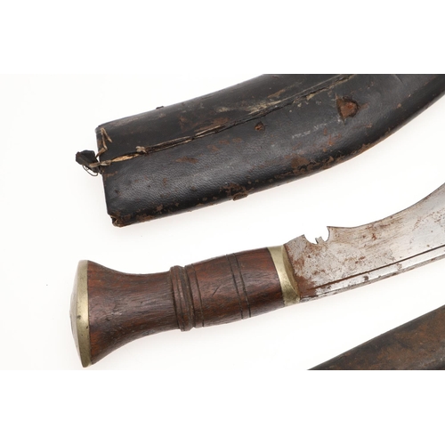 148 - A FIRST WORLD WAR REMINGTON 1913 PATTERN BAYONET AND A SIMILAR KUKRI. With a 43cm pointed and fuller... 