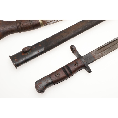 148 - A FIRST WORLD WAR REMINGTON 1913 PATTERN BAYONET AND A SIMILAR KUKRI. With a 43cm pointed and fuller... 