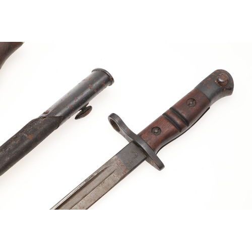 148 - A FIRST WORLD WAR REMINGTON 1913 PATTERN BAYONET AND A SIMILAR KUKRI. With a 43cm pointed and fuller... 