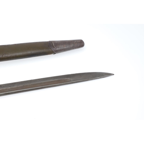 151 - A FIRST WORLD WAR REMINGTON 1913 PATTERN BAYONET AND SCABBARD. With a 43cm pointed and fullered sing... 