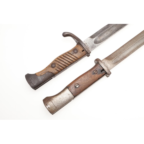 152 - A FIRST WORLD WAR GERMAN BAYONET AND A SIMILAR SECOND WORLD WAR EXAMPLE. A German 1905/16 'Butcher' ... 