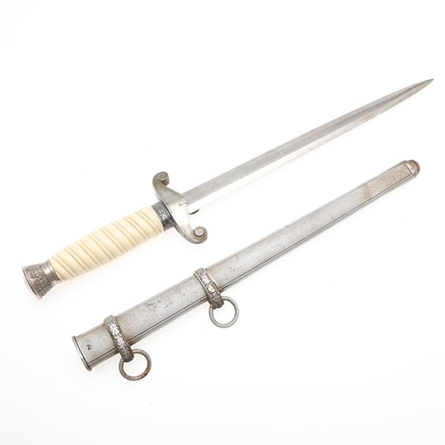 172 - A SECOND WORLD WAR GERMAN ARMY DAGGER AND SCABBARD. With a 25cm tapering and pointed blade marked fo... 