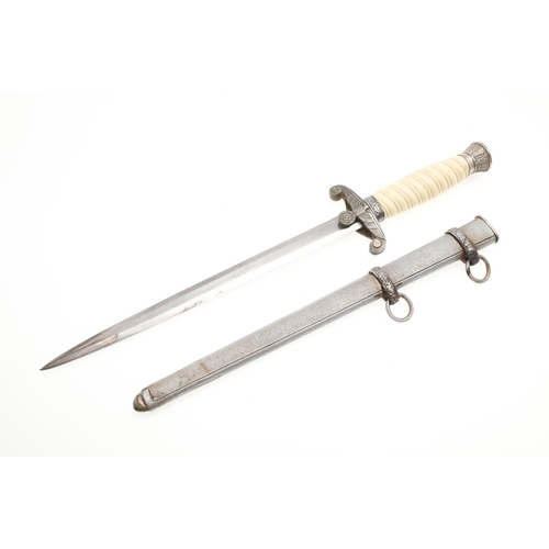 172 - A SECOND WORLD WAR GERMAN ARMY DAGGER AND SCABBARD. With a 25cm tapering and pointed blade marked fo... 