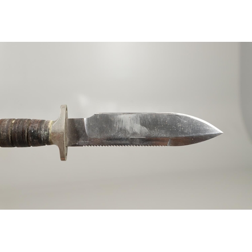 179 - AN AMERICAN MK2 FIGHTING KNIFE AND TWO OTHERS. A Camillus N.Y. U.S.N Mark 2 knife with a 17.5 cm bow... 