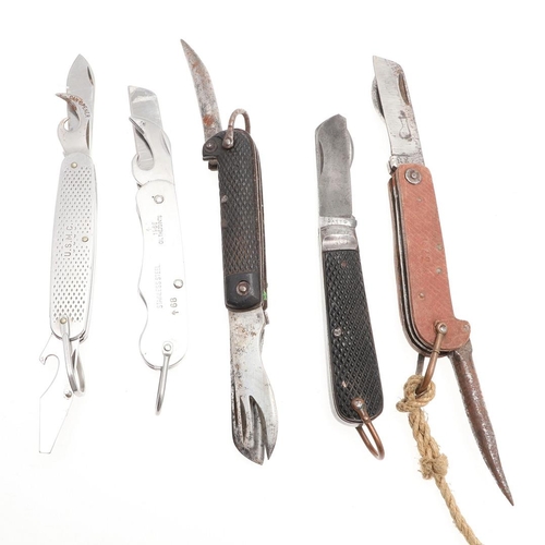 181 - A COLLECTION OF FIVE SECOND WORLD WAR AND LATER GOVERNMENT ISSUE POCKET KNIVES. A two blade folding ... 