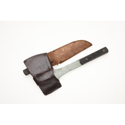 186 - A COMBINED BOWIE KNIFE AND THROWING AXE SET OF A TYPE OFTEN CARRIED BY BRITISH COMMANDOS IN THE SECO... 