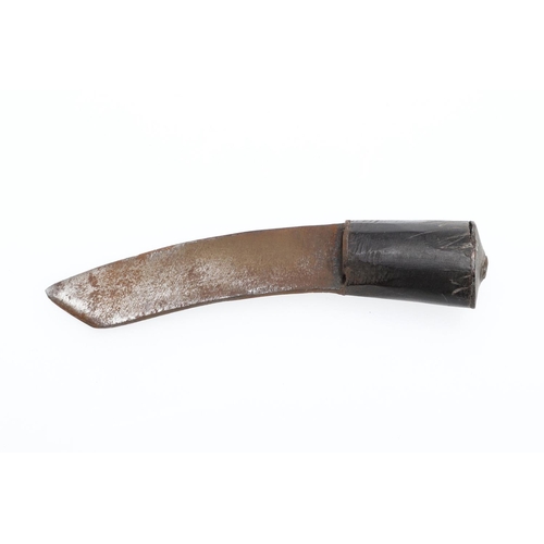 194 - A KUKRI KNIFE WITH BADGE FOR THE 5TH GURKHAS. A Kukri knife with a 22.5cm shaped blade with 'pricked... 